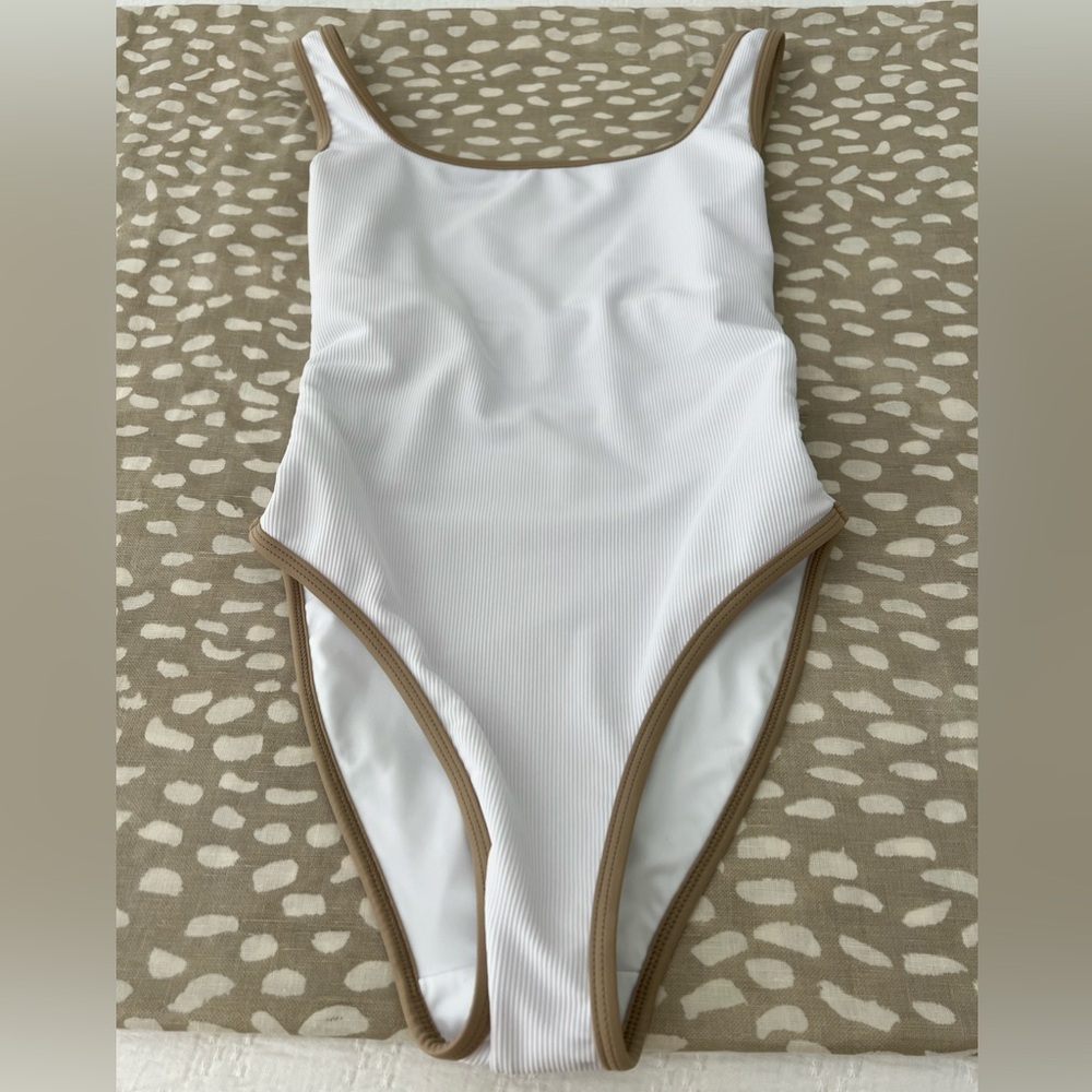 White LainSnow one piece